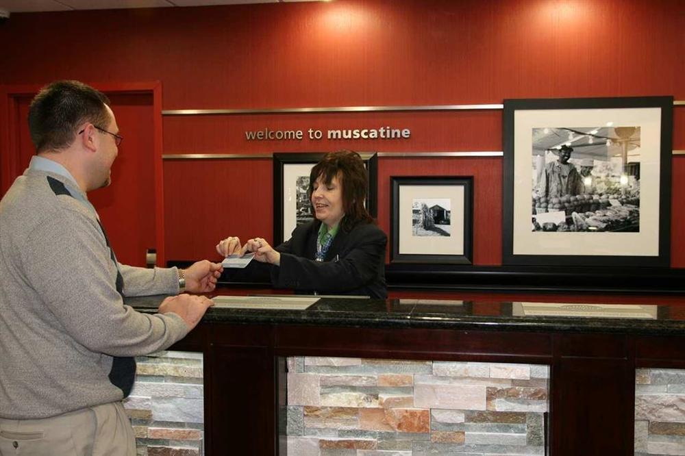 Hampton Inn Muscatine מראה פנימי תמונה